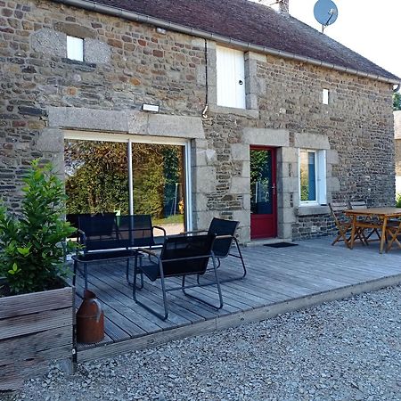 Gite Les Tongs Des Pres, Au Coeur Du Parc Normandie Maine Livaie Exterior foto